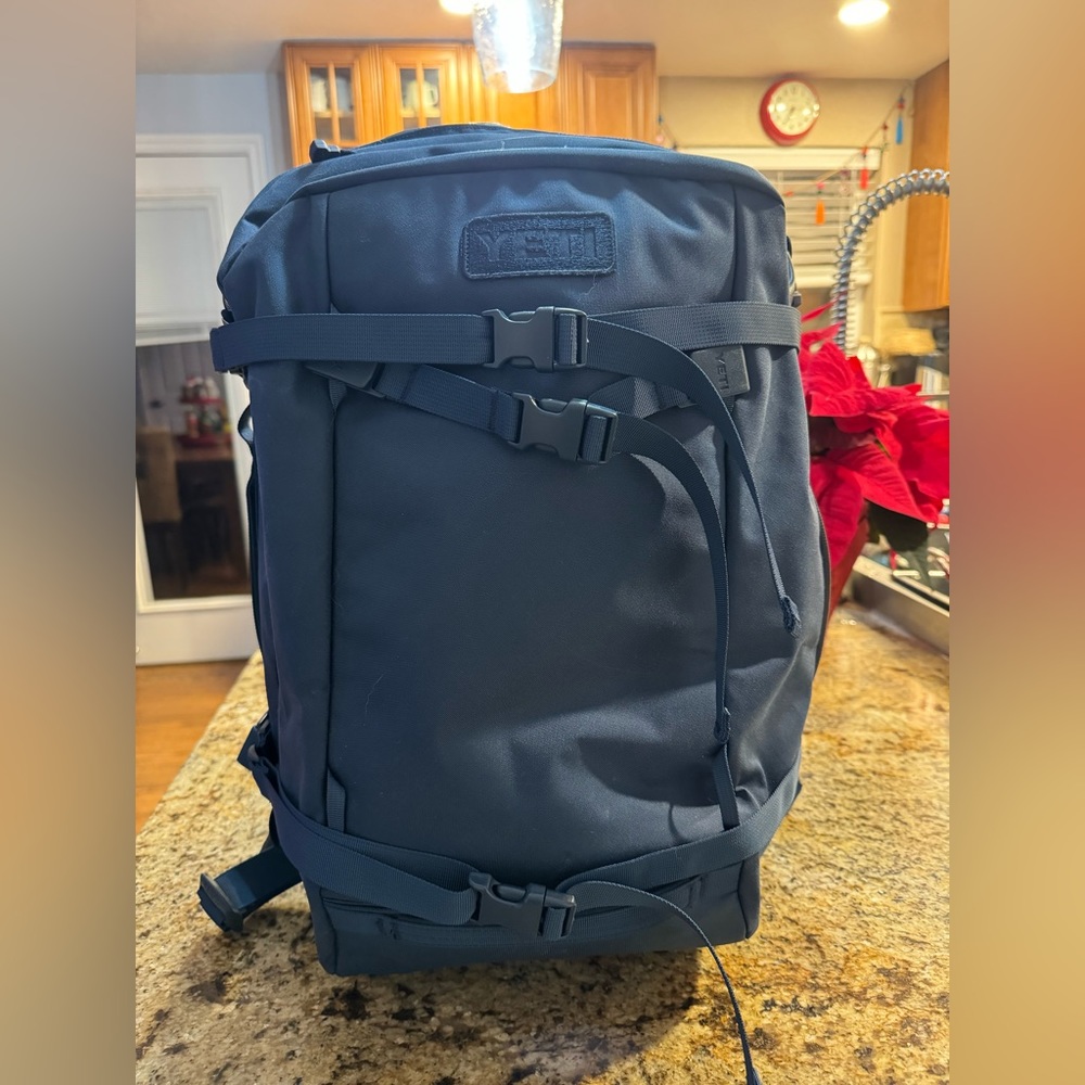 22L Yeti crossroads backpack